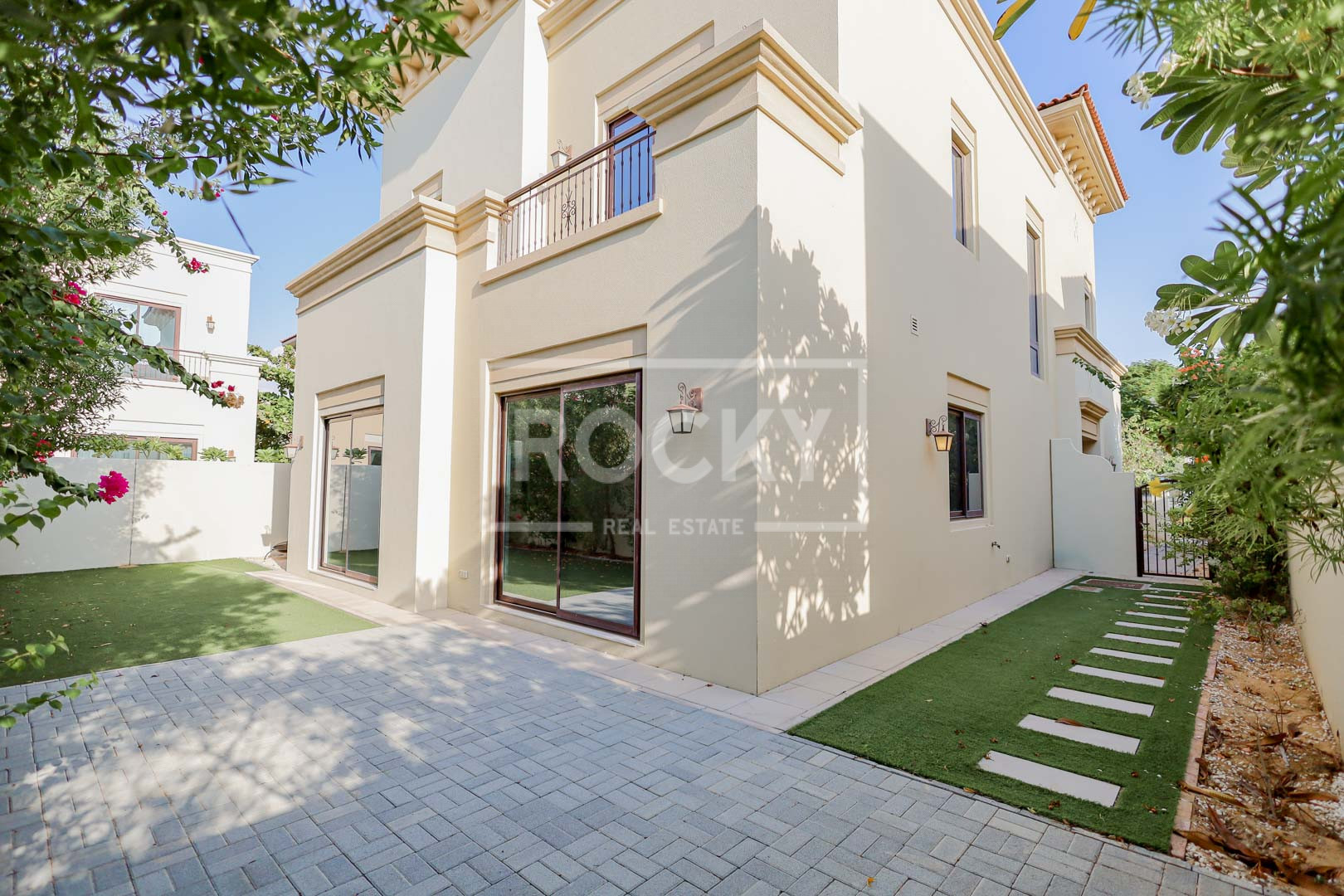 Well Maintained 5BR+MaidClose to Park