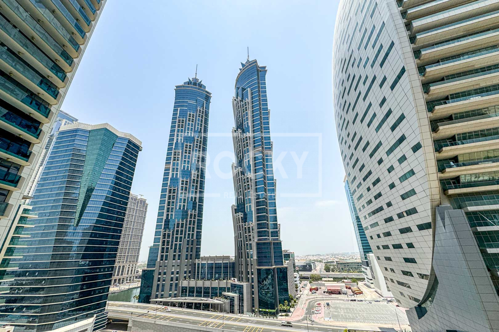 Vacant Semi Furnished Pool View Near Metro